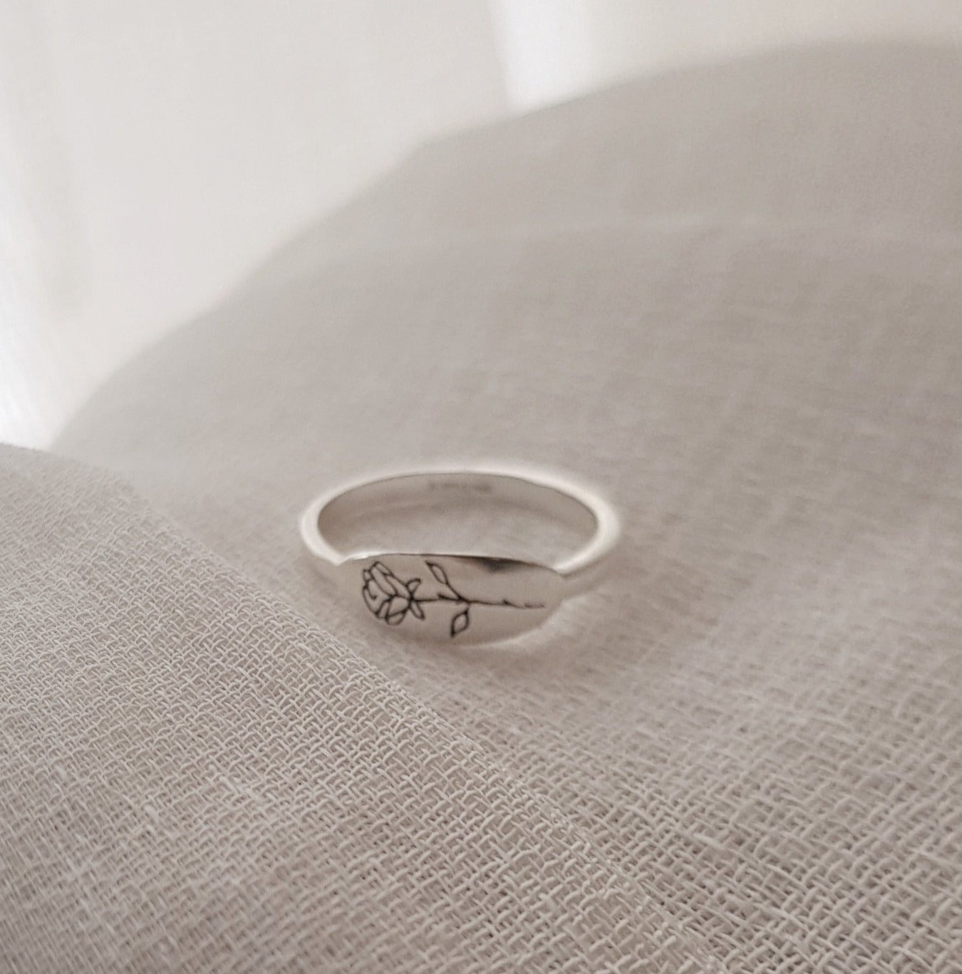 925 Sterling Silver Rose Design Band Ring | Size 5 to 12 |  Minimalist Delicate Jewelry - AlmaJewelryShop Online boutique for gold and silver jewelry 